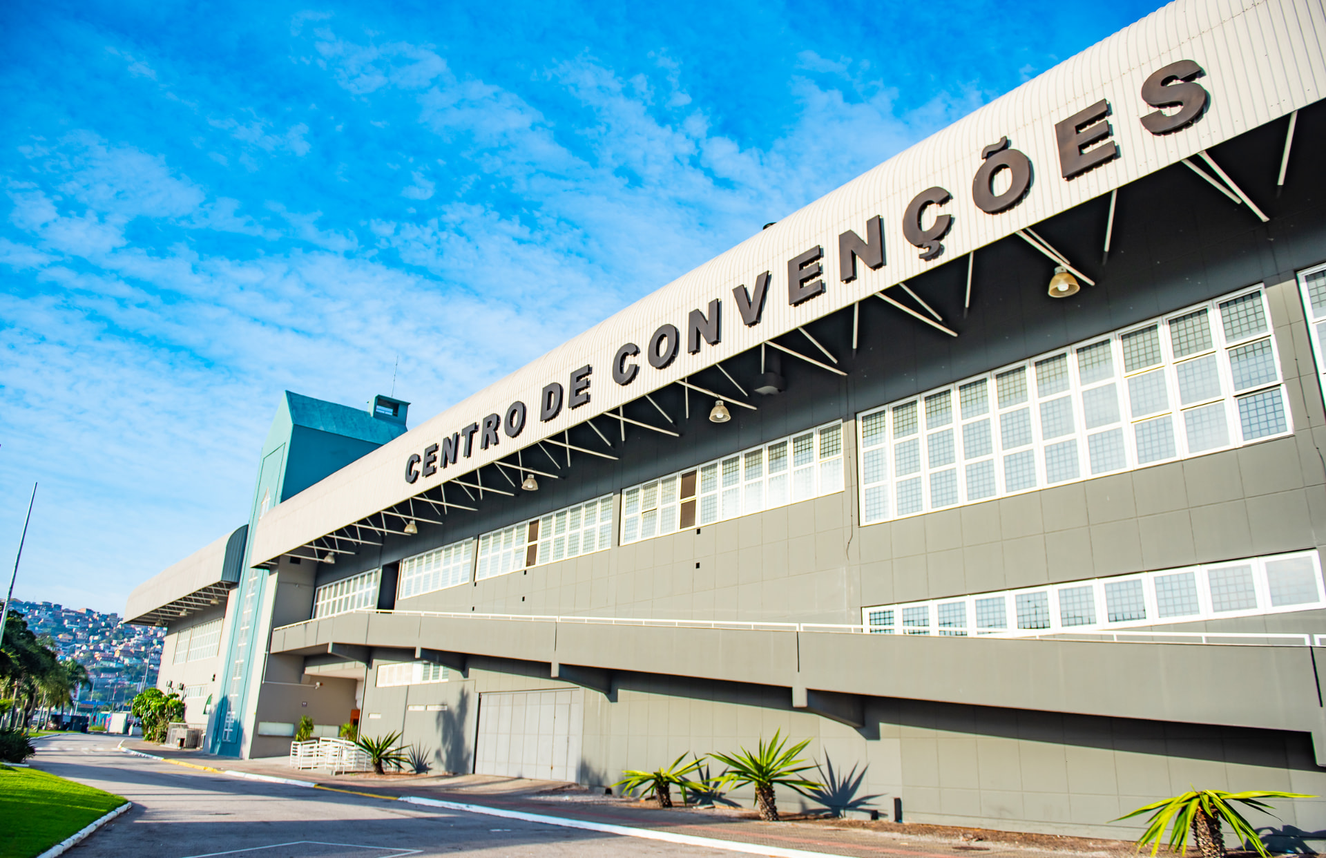 Fachada do Centro de Convenções CentroSul em Florianópolis