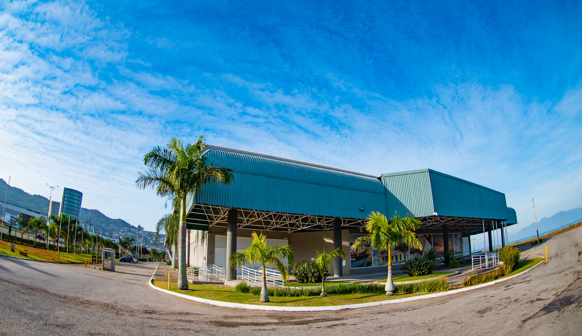 Pavilhão do CentroSul com vista para o mar